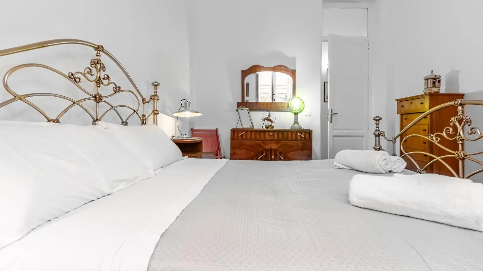 Near Palermo'S Historic Heart - Apt With Courtyard 0*, Palermo Italy