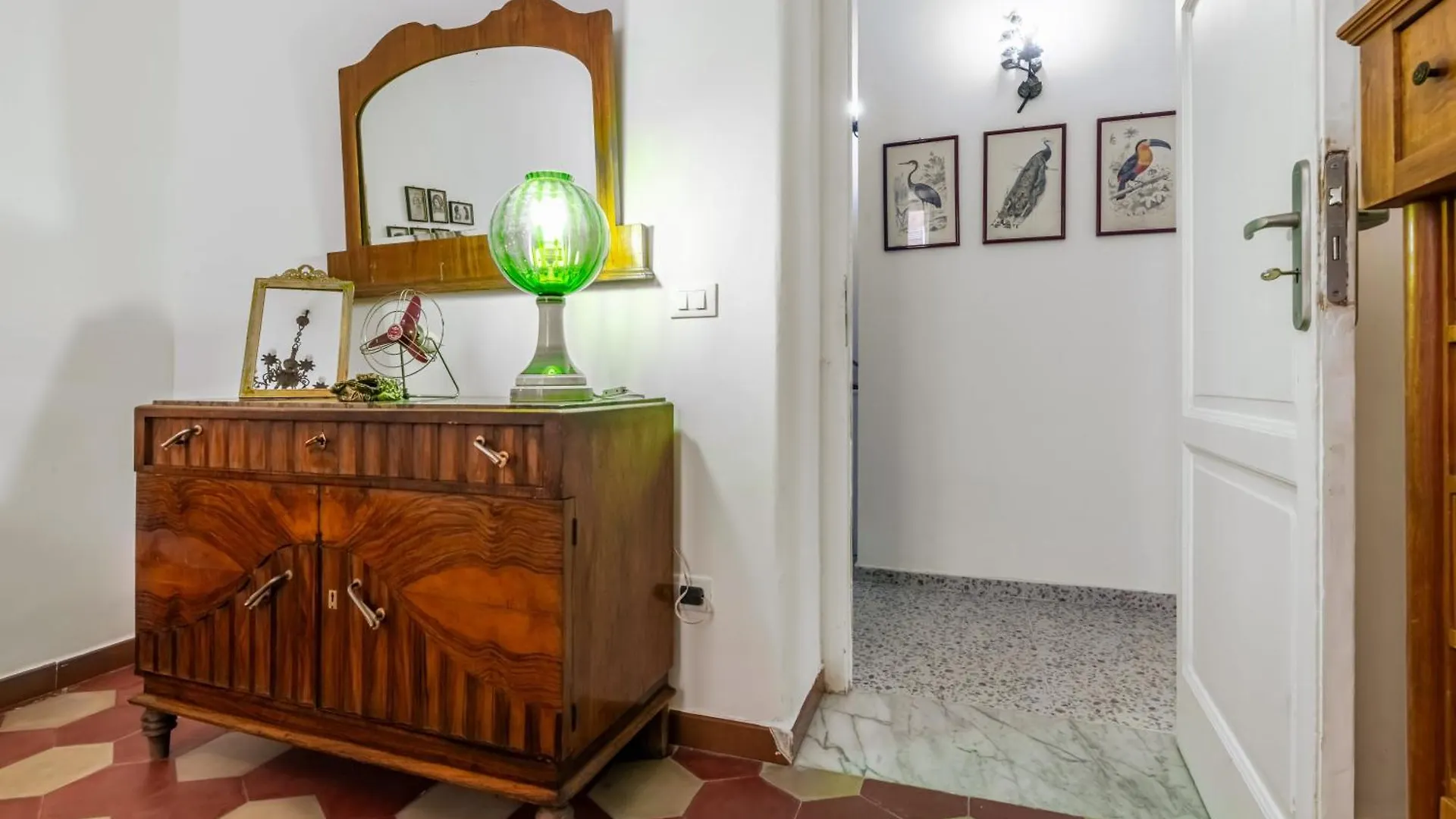 Near Palermo'S Historic Heart - Apt With Courtyard Apartment Palermo