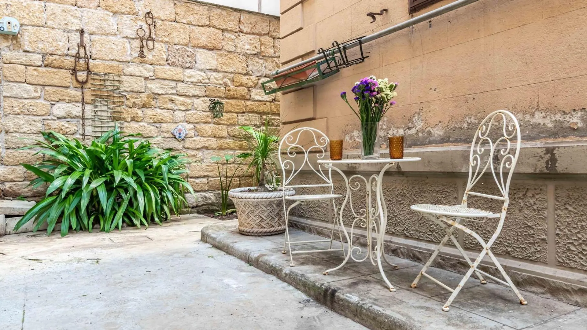 Apartment Near Palermo'S Historic Heart - Apt With Courtyard