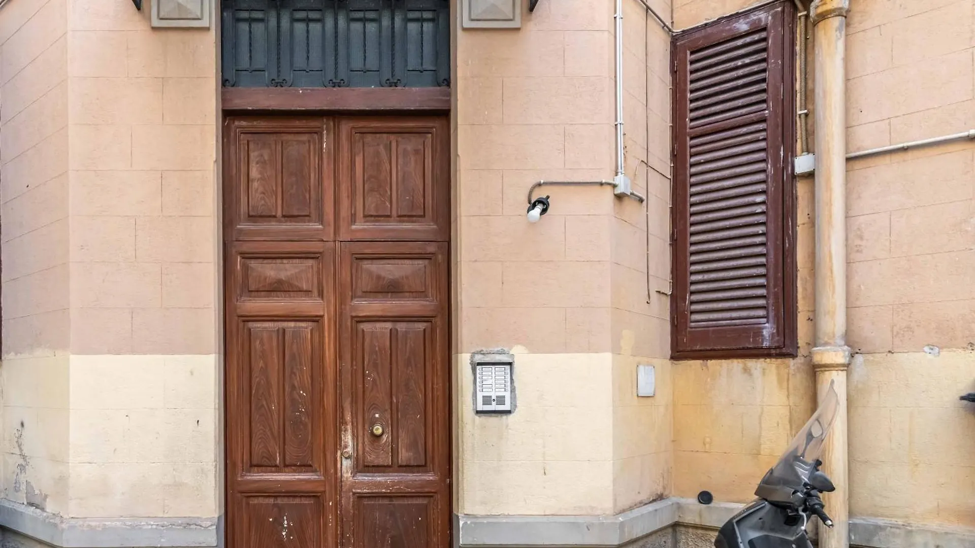 Near Palermo'S Historic Heart - Apt With Courtyard 0*, Palermo